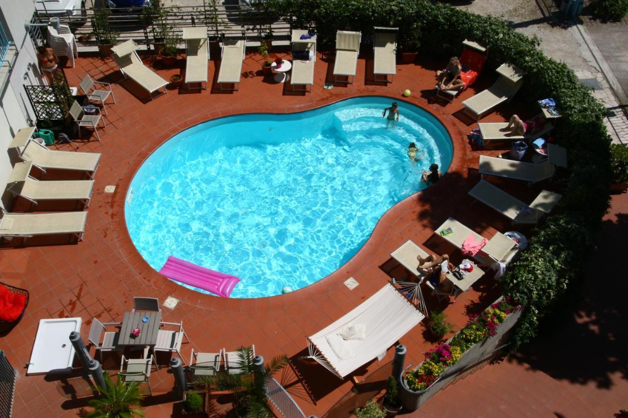 My Place Hotel Rimini Buitenkant foto