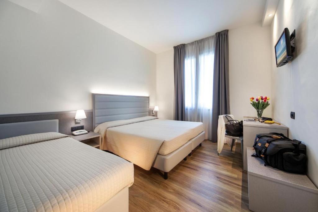 My Place Hotel Rimini Buitenkant foto