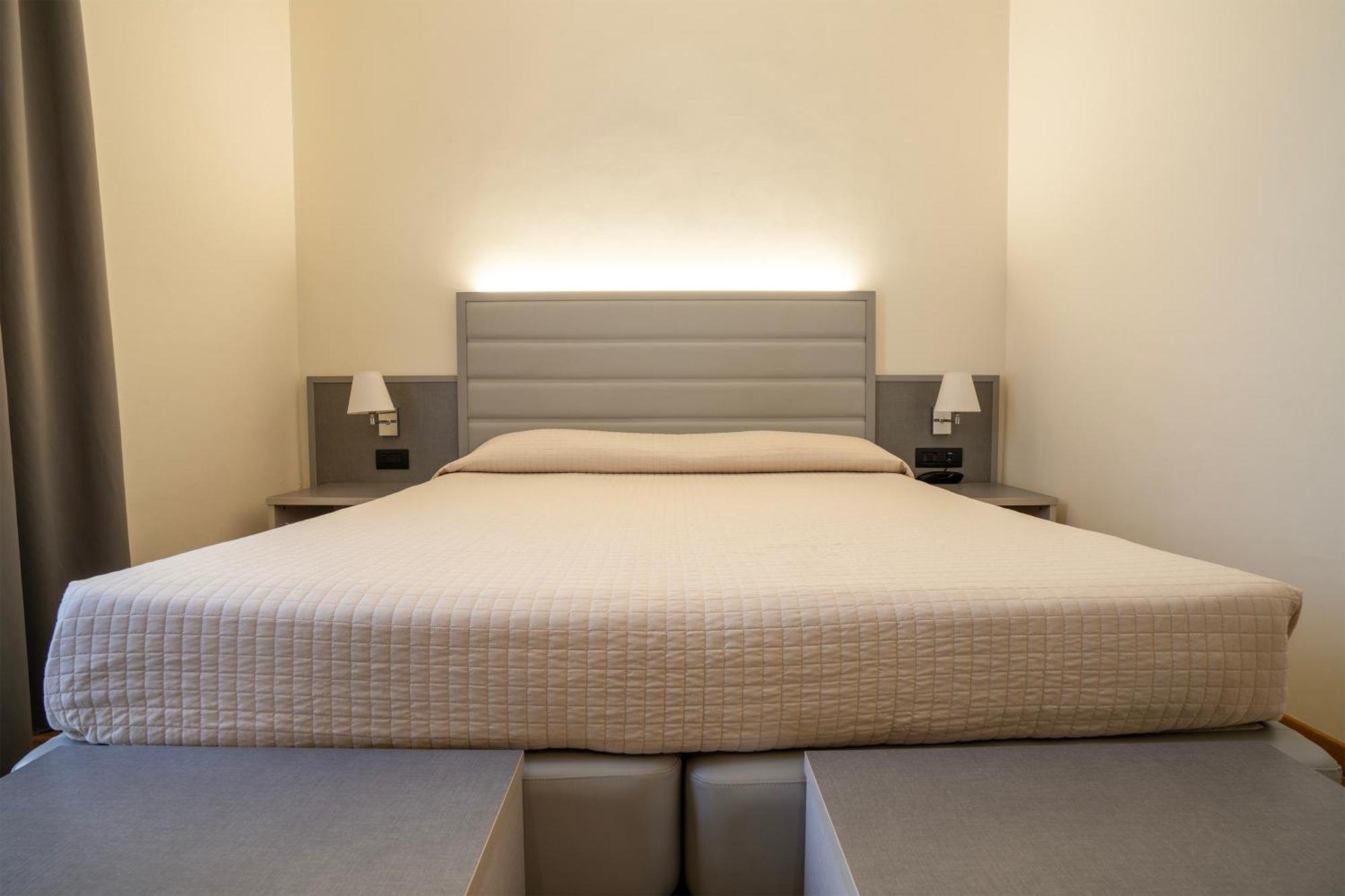 My Place Hotel Rimini Buitenkant foto