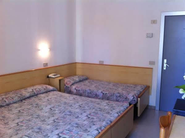 My Place Hotel Rimini Buitenkant foto